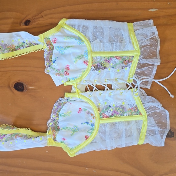 Floral v neck love and lemons blouse - Picture 2 of 7